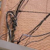 Fachada con cableado Fachada con cableado