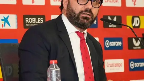 Víctor Orta en sala de prensa tras la presentación de Álvaro Fernández Víctor Orta en sala de prensa tras la presentación de Álvaro Fernández