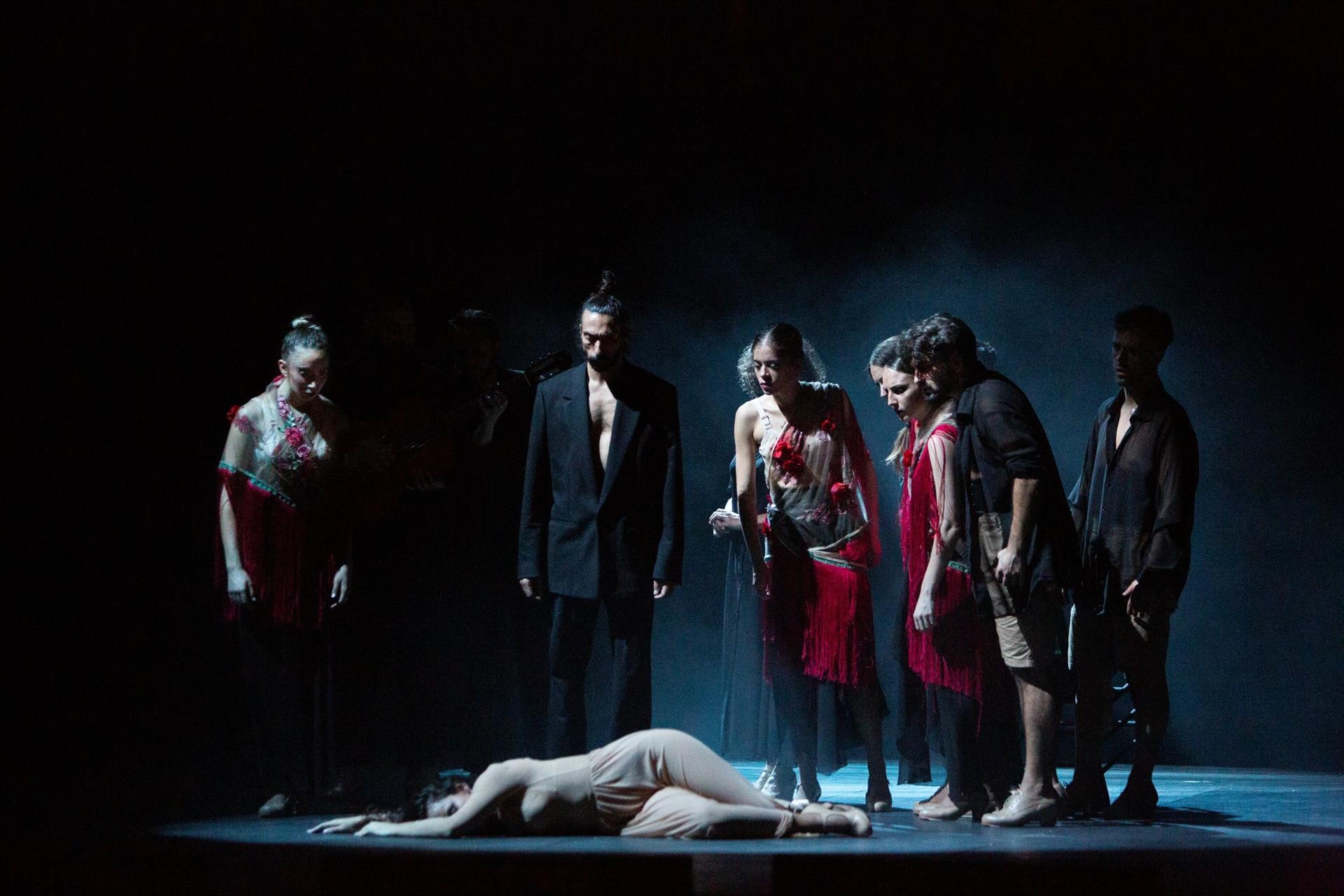El cante jondo y el universo de Lorca se funden en un espectáculo de danza en el Teatro Romano de Sagunt El cante jondo y el universo de Lorca se funden en un espectáculo de danza en el Teatro Romano de Sagunt