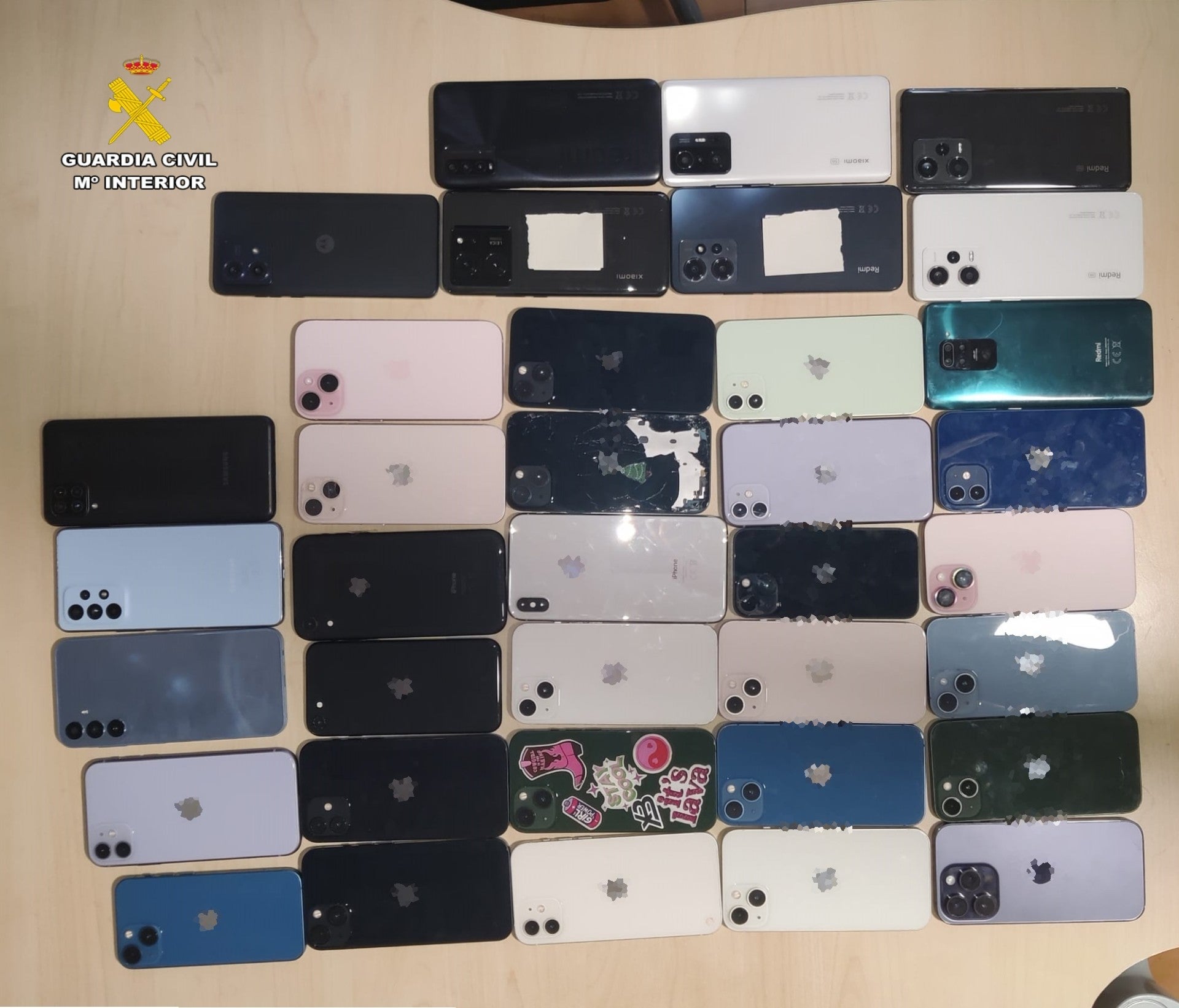 Cuatro detenidos en Barbastro por hurtar teléfonos móviles en las fiestas de Huesca Cuatro detenidos en Barbastro por hurtar teléfonos móviles en las fiestas de Huesca
