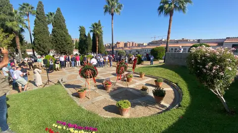 El PSOE de Badajoz homenajea este jueves a las víctimas de la represión franquista con un acto en el Cementerio Viejo El PSOE de Badajoz homenajea este jueves a las víctimas de la represión franquista con un acto en el Cementerio Viejo