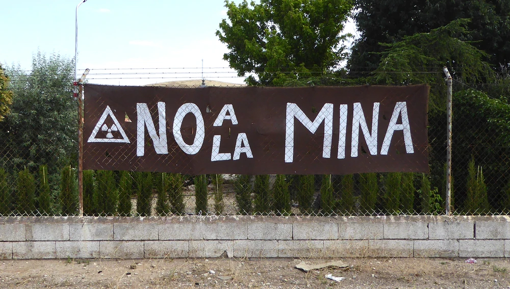 Pancarta "No a la mina" Pancarta "No a la mina"