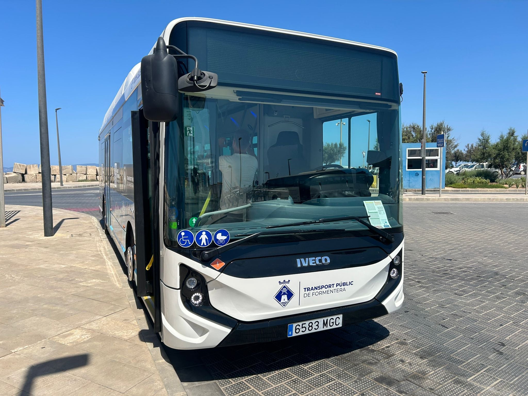 'Formentera al día': la gestión de residuos se prolonga hasta 2046 y la isla estrena su primer autobús eléctrico 'Formentera al día': la gestión de residuos se prolonga hasta 2046 y la isla estrena su primer autobús eléctrico