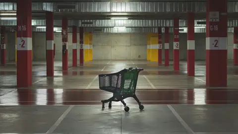 Imagen de archivo de un carro de supermercado. Imagen de archivo de un carro de supermercado.