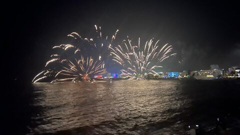 Castillo de fuegos artificiales que pone punto final a las Festes de la Terra de la ciudad de Ibiza