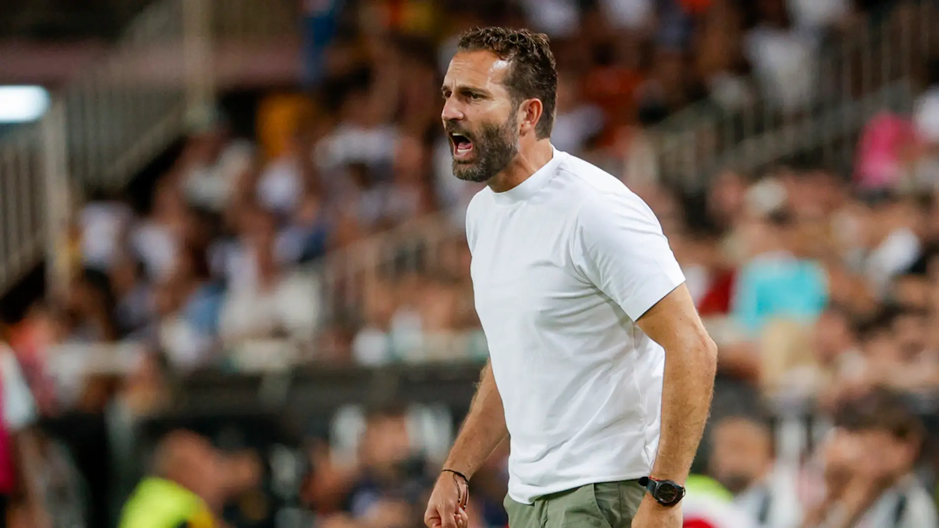 Rubén Baraja durante un partido con el Valencia CF Rubén Baraja durante un partido con el Valencia CF