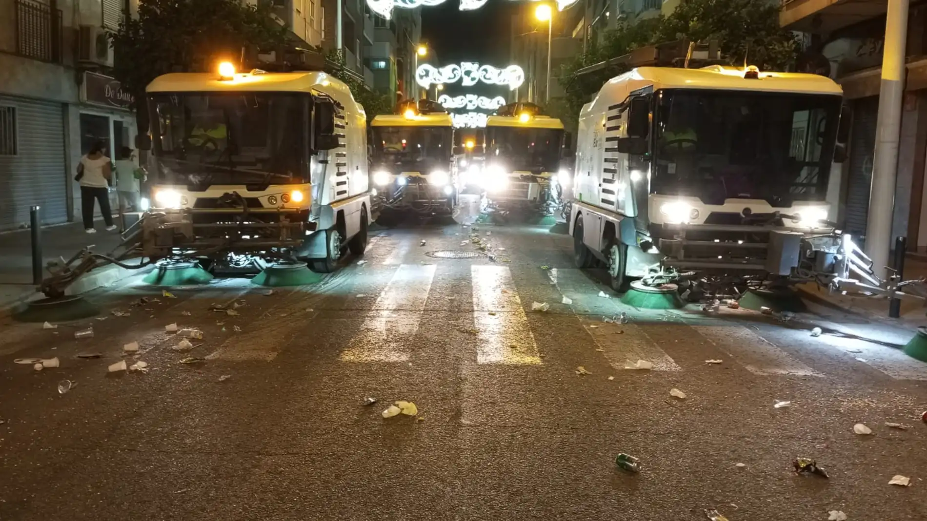 Las fiestas de Elche generan 250 toneladas de basura en una semana Las fiestas de Elche generan 250 toneladas de basura en una semana