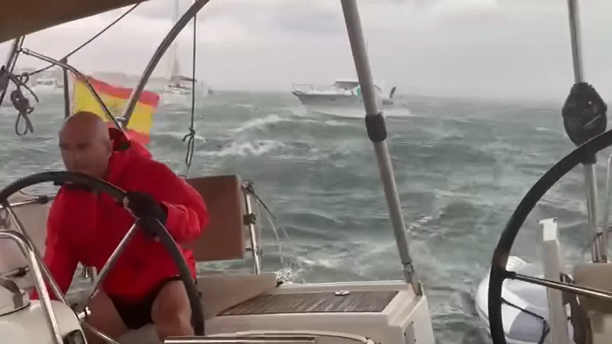 Rafael de la Rubia a bordo de su embarcación Rafael de la Rubia a bordo de su embarcación