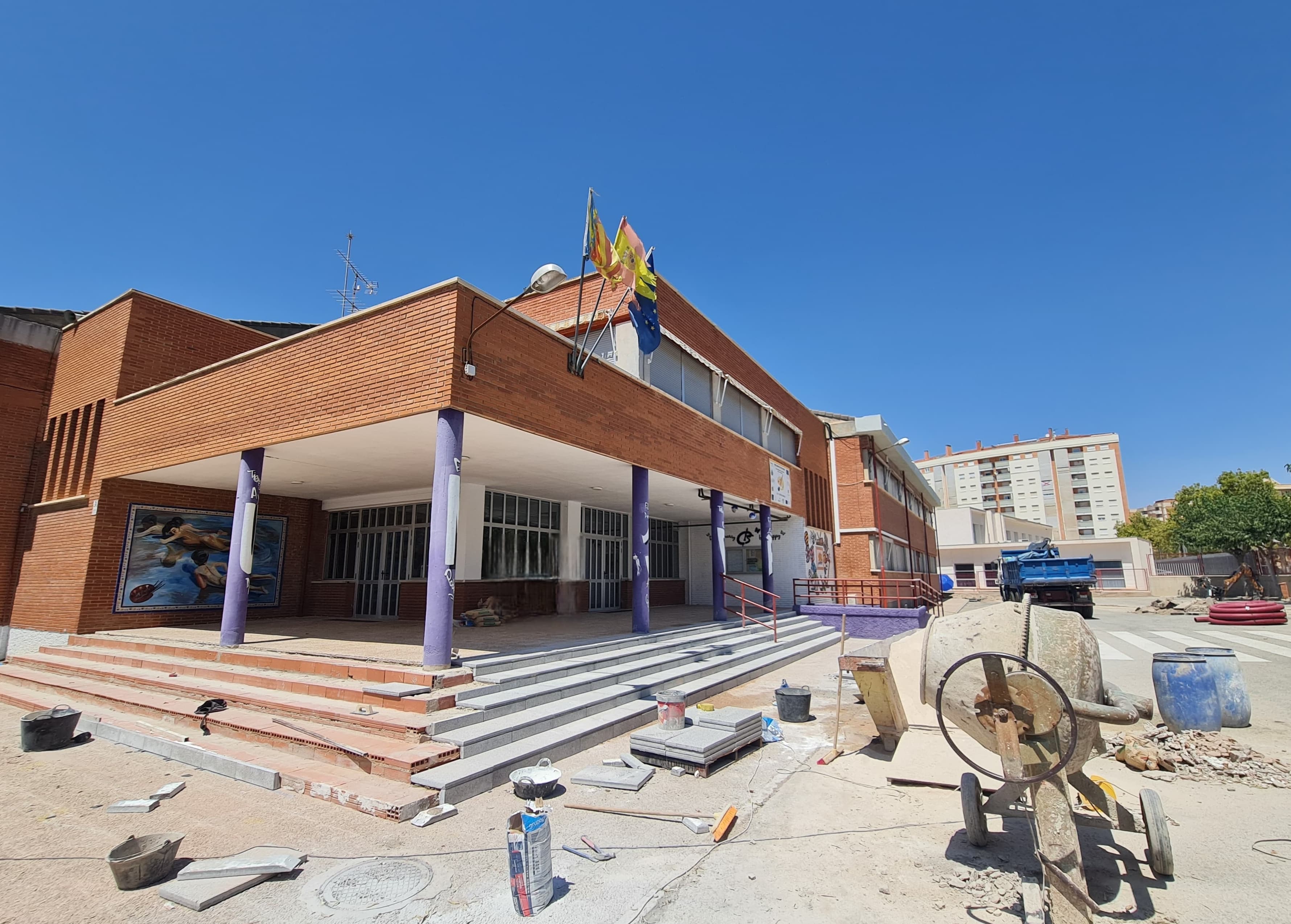 Elda ejecuta mejoras en 10 colegios para el próximo curso Elda ejecuta mejoras en 10 colegios para el próximo curso