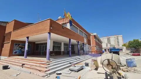 Elda ejecuta mejoras en 10 colegios para el próximo curso Elda ejecuta mejoras en 10 colegios para el próximo curso