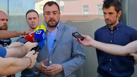 Adrián Barbón. Adrián Barbón