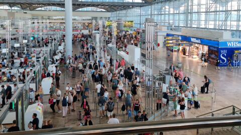 Aeropuerto Alicante - Elche 'Miguel Hern&aacute;ndez' en uno de los paros parciales de la seguridad privada.