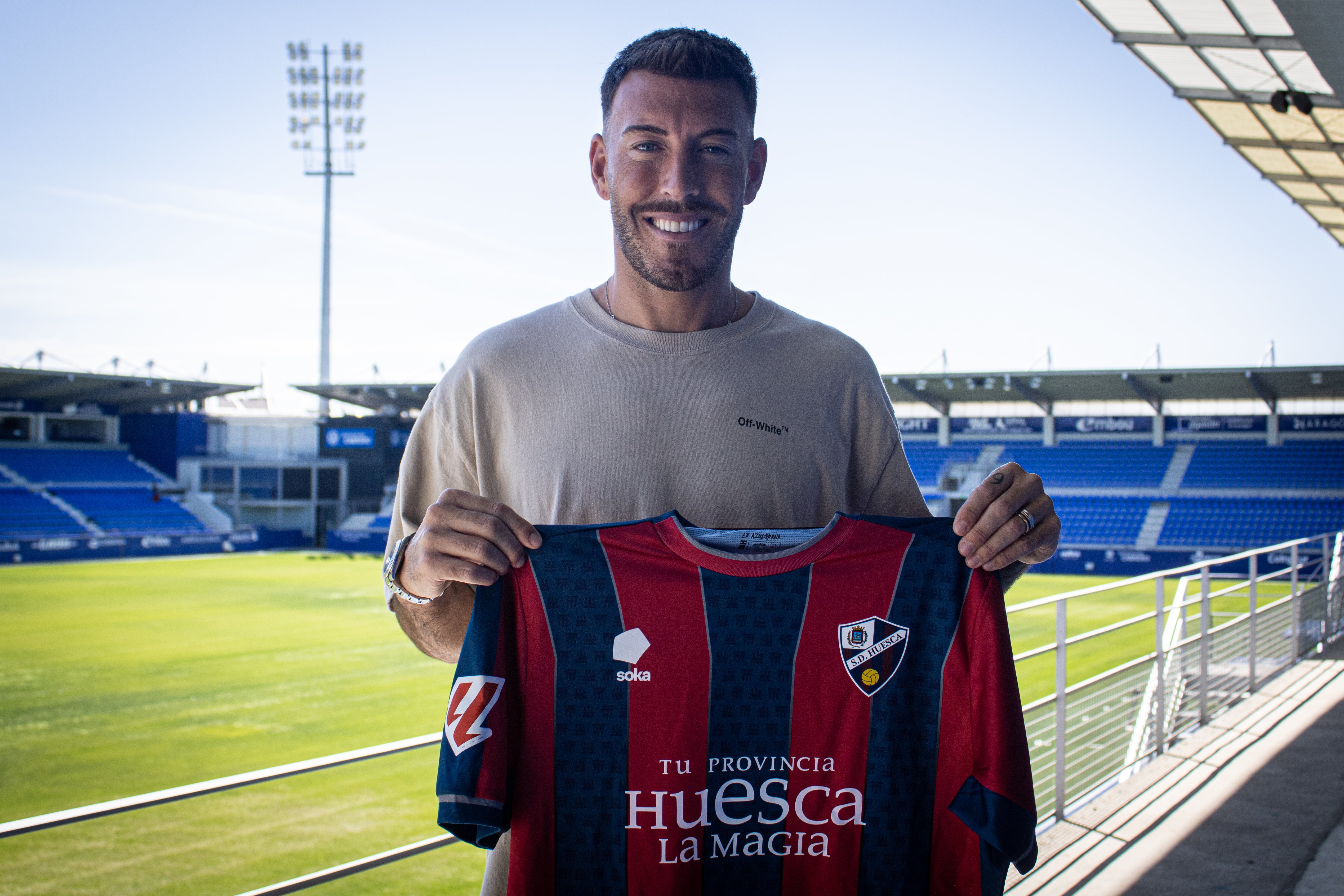 Real Zaragoza y S.D. Huesca cierran la cesión de Enrich por una temporada Real Zaragoza y S.D. Huesca cierran la cesión de Enrich por una temporada