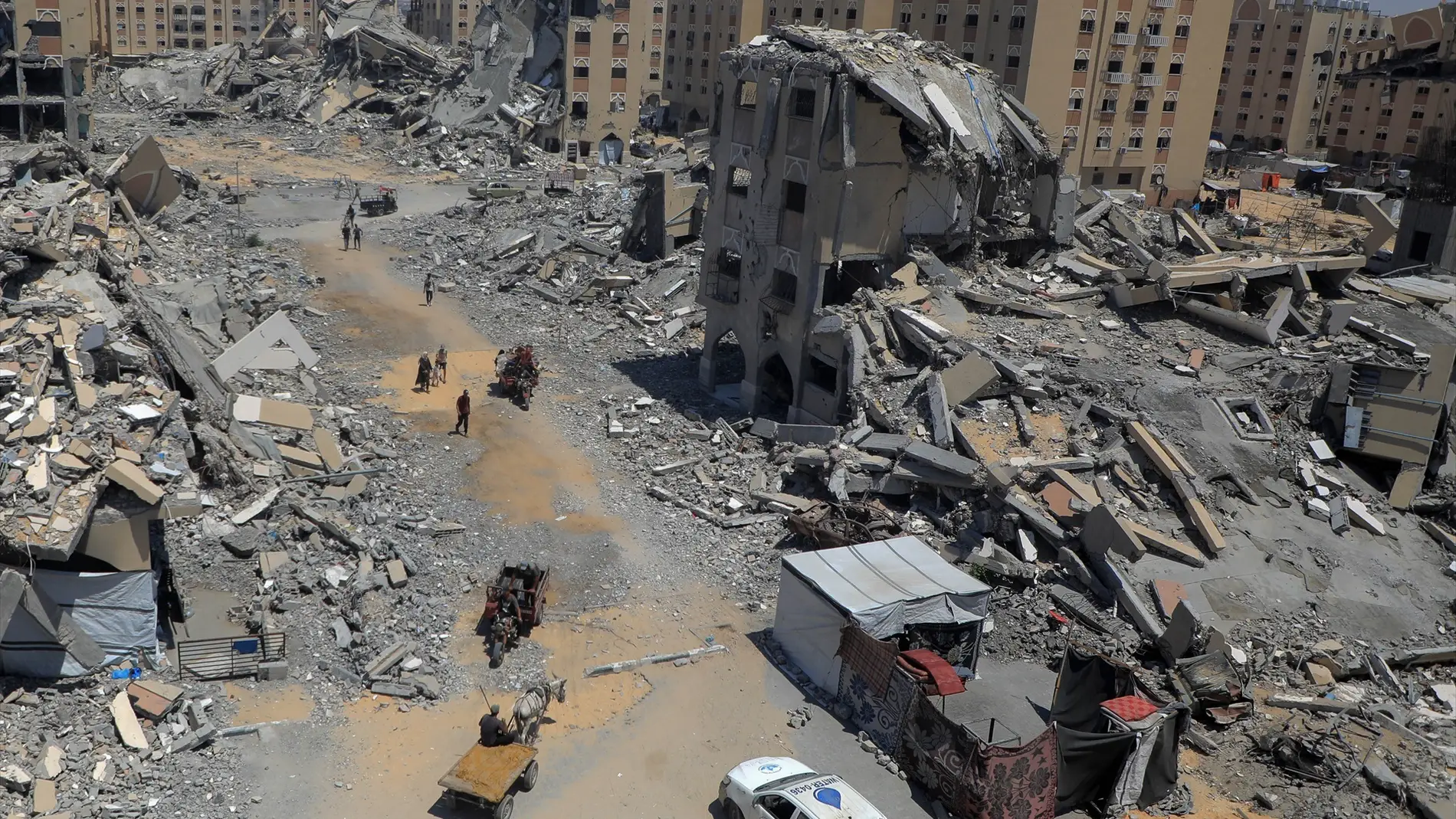 Palestinos huyen de Jan Yunis (en la Franja de Gaza) tras una nueva orden de evacuación emitida por las autoridades israelíes Palestinos huyen de Jan Yunis (en la Franja de Gaza) tras una nueva orden de evacuación emitida por las autoridades israelíes