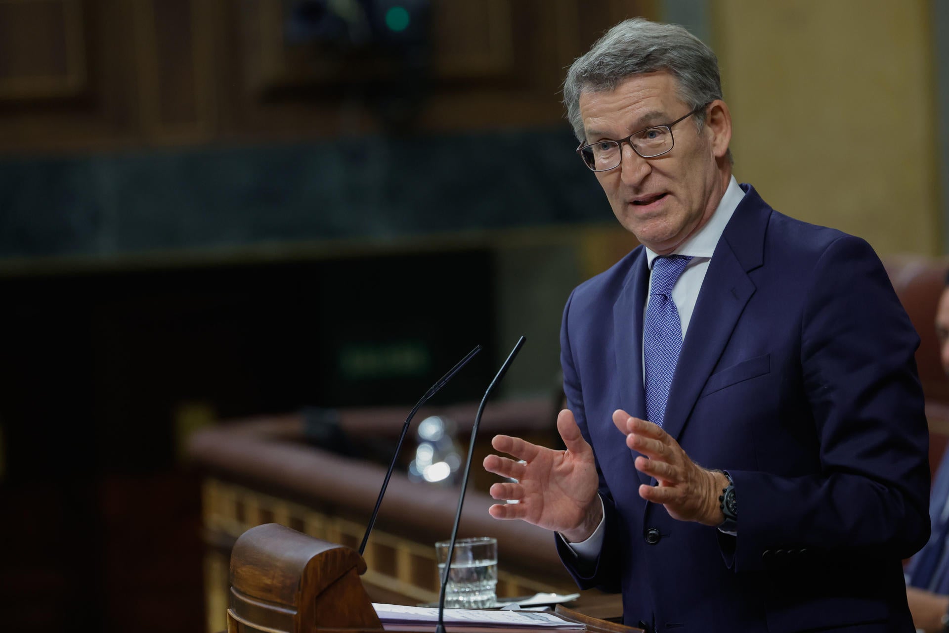 El PSOE anuncia que emprenderá acciones para investigar a la familia de Feijóo y a la pareja de Ayuso El PSOE anuncia que emprenderá acciones para investigar a la familia de Feijóo y a la pareja de Ayuso