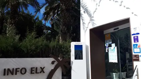 Las fiestas de Elche atraen a 5.000 turistas y los hoteles cuelgan el cartel de ‘completo’ Las fiestas de Elche atraen a 5.000 turistas y los hoteles cuelgan el cartel de ‘completo’