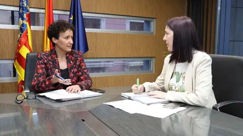 La alcaldesa de Onda, Carmina Ballester y la concejala María Baila, del área de Tesorería y Renta. La alcaldesa de Onda, Carmina Ballester y la concejala María Baila, del área de Tesorería y Renta.