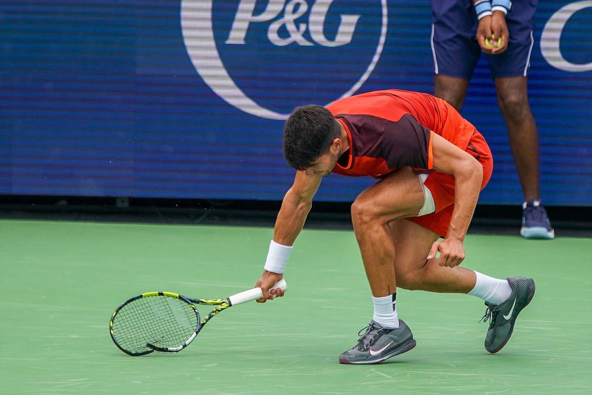 Carlos Alcaraz se disculpa por romper su raqueta ante Monfils en Cincinnati: "Soy humano" Carlos Alcaraz se disculpa por romper su raqueta ante Monfils en Cincinnati: "Soy humano"