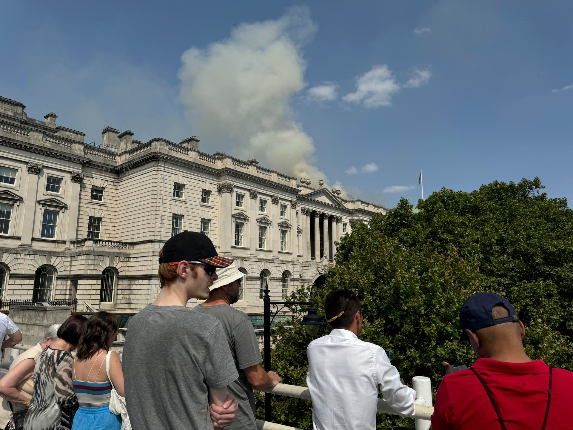 Extinguidos "los últimos focos" del incendio en el Somerset House de Londres Extinguidos "los últimos focos" del incendio en el Somerset House de Londres