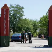 Agentes de la Guardia Civil en el Polideportivo Ángel Tardío en Mocejón Agentes de la Guardia Civil en el Polideportivo Ángel Tardío en Mocejón
