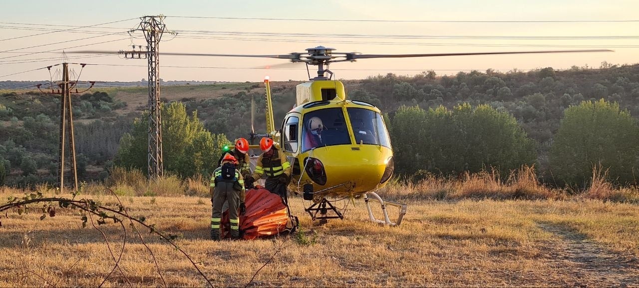Un hombre de 80 años, en muerte cerebral al caerle una descarga de agua en el incendio de Alía Un hombre de 80 años, en muerte cerebral al caerle una descarga de agua en el incendio de Alía