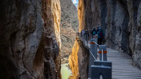De ruta por el Caminito del Rey con la cámara de SuperKarmen Un alto en el camino