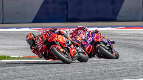 Pecco Bagnaia y Jorge Martín en la carrera de MotoGP del GP de Austria Pecco Bagnaia y Jorge Martín en la carrera de MotoGP del GP de Austria
