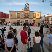 Los vecinos de Otero guardan un minuto de silencio por el asesinato de la menor de 17 años