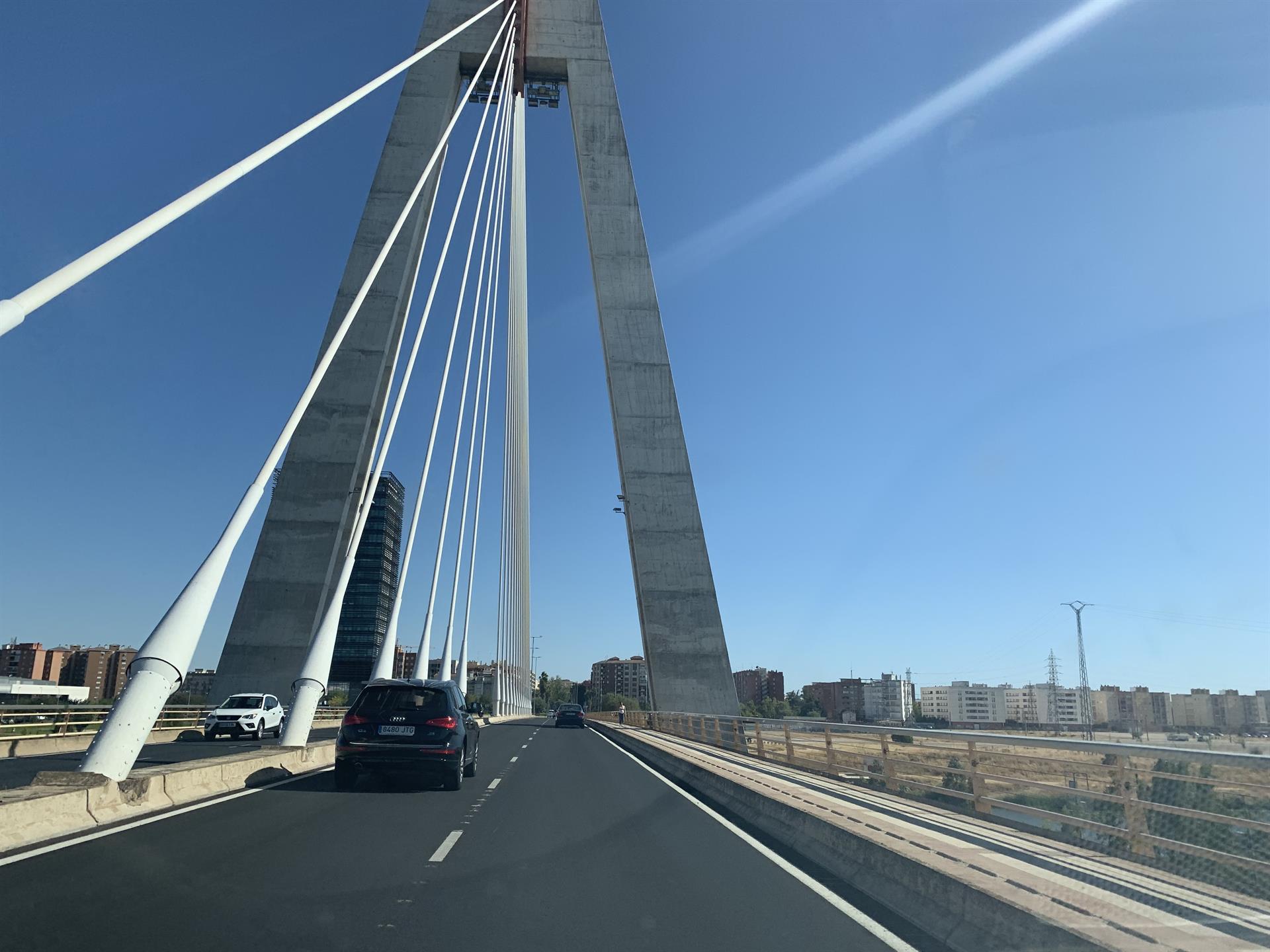 Las labores de repintado en el Puente Real de Badajoz comienzan este martes y provocarán cortes alternativos al tráfico Las labores de repintado en el Puente Real de Badajoz comienzan este martes y provocarán cortes alternativos al tráfico
