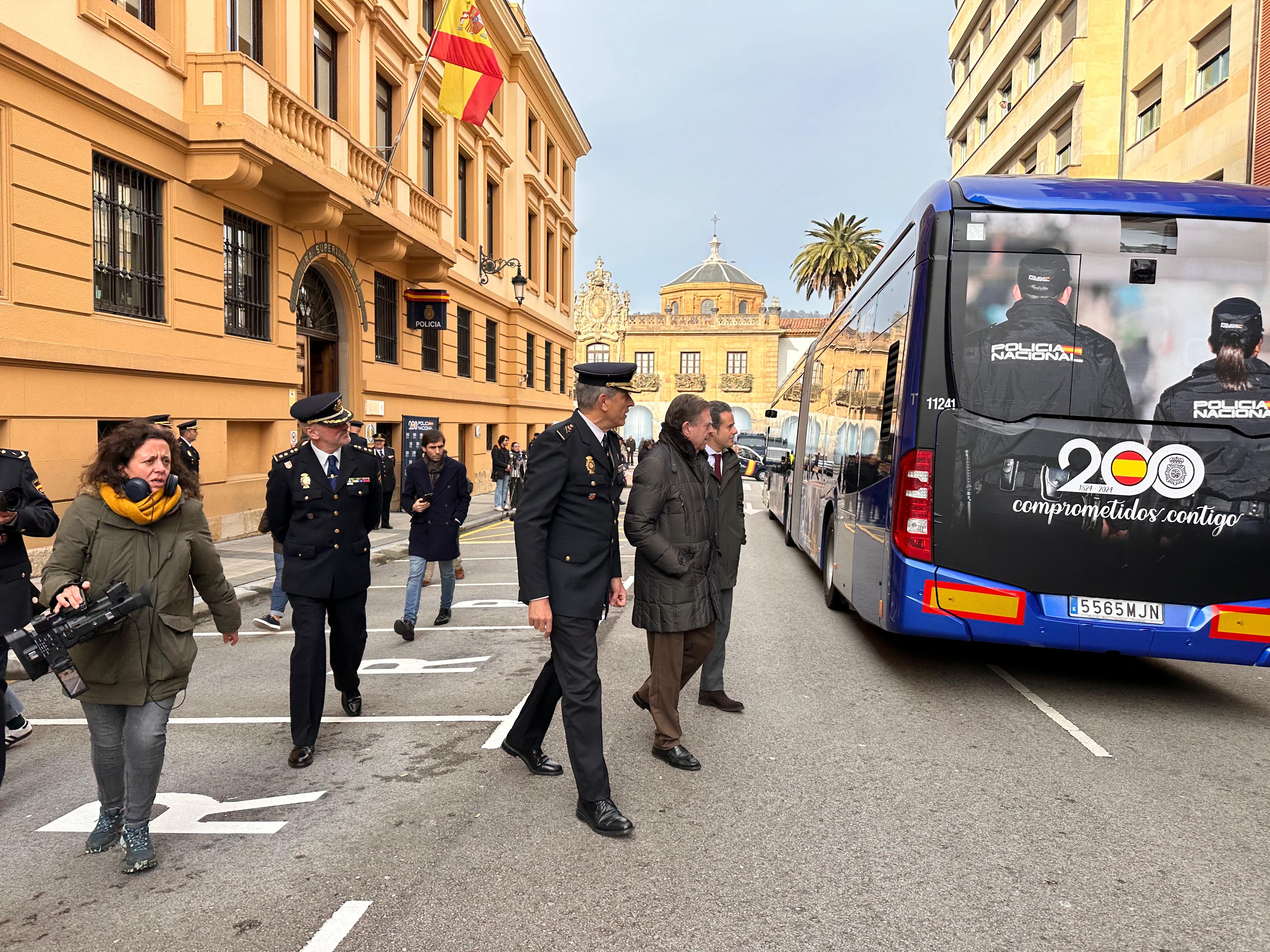 Reformas en la jefatura de Policía de Asturias obligan a trasladar la tramitación del DNI y Pasaporte a Buenavista Reformas en la jefatura de Policía de Asturias obligan a trasladar la tramitación del DNI y Pasaporte a Buenavista