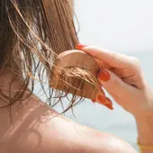 Cabello graso o cabello seco. ¿Cómo nos afecta el calor y el sudor en verano Cabello graso o cabello seco. ¿Cómo nos afecta el calor y el sudor en verano