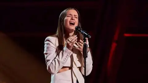 La joven artista extremeña Elsa Tortonda actúa este sábado en Vegaviana dentro del programa 'Estivalia' de la Diputación de Cáceres La joven artista extremeña Elsa Tortonda actúa este sábado en Vegaviana dentro del programa 'Estivalia' de la Diputación de Cáceres