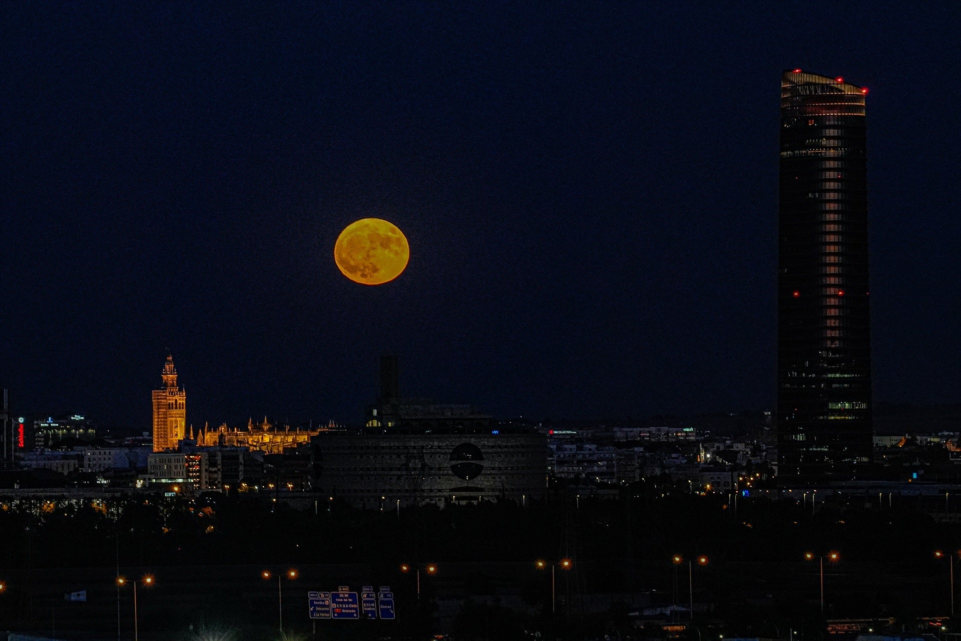 La Superluna de Esturión 2024: cuándo y dónde ver esta luna más grande y brillante La Superluna de Esturión 2024: cuándo y dónde ver esta luna más grande y brillante