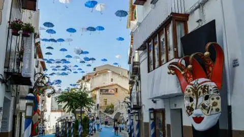 Imagen de archivo de la decoración de una de las calles de Morella durante el Sexenni. Imagen de archivo de la decoración de una de las calles de Morella durante el Sexenni.