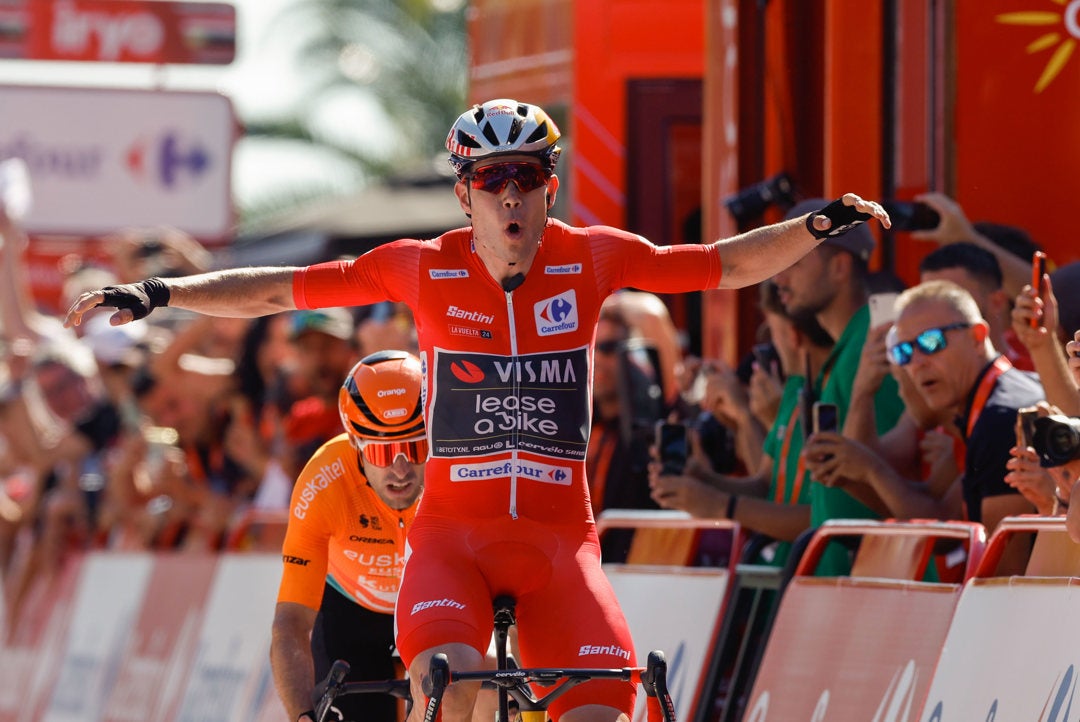 Van Aert se lleva el triunfo en la tercera etapa y amplía su liderato en La Vuelta Van Aert se lleva el triunfo en la tercera etapa y amplía su liderato en La Vuelta
