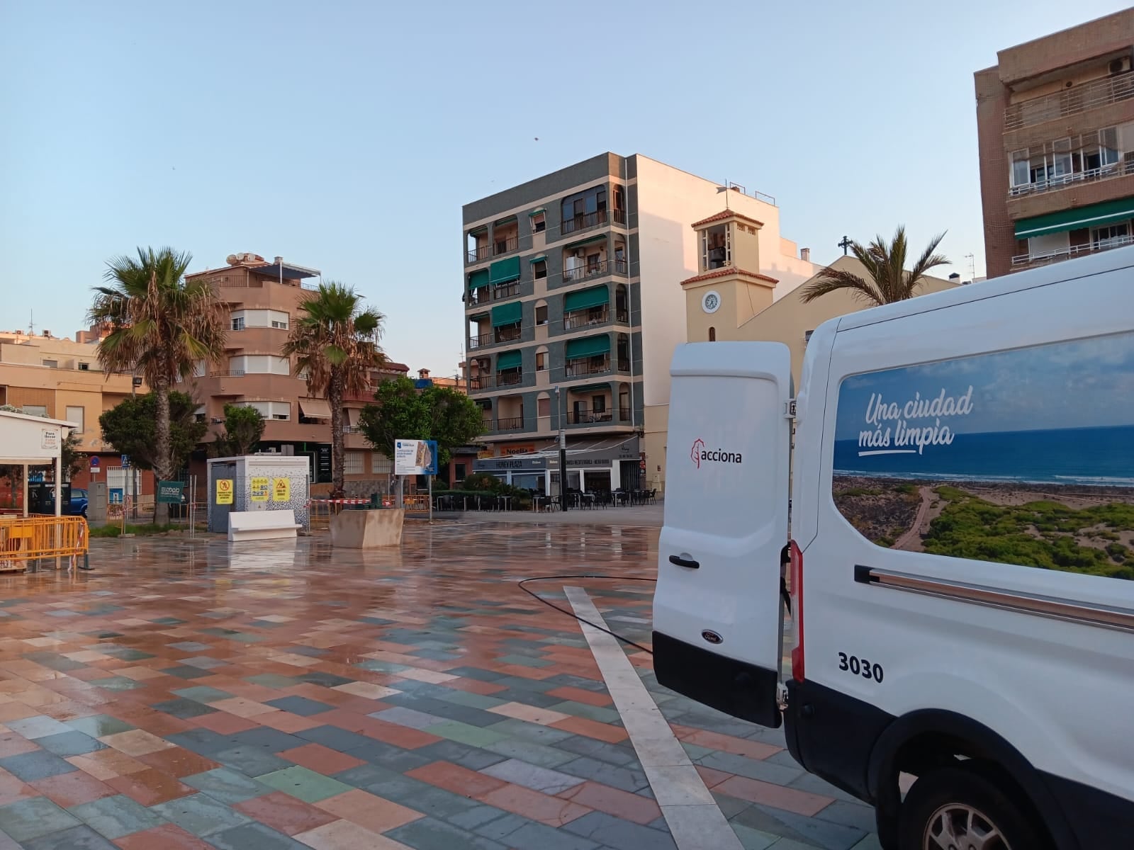 María José Ruíz: "Torrevieja necesita la colaboración ciudadana para estar más limpia" María José Ruíz: "Torrevieja necesita la colaboración ciudadana para estar más limpia"