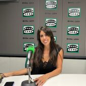 La actriz de Castellón, Lidia Bartolomé, en los estudios de Onda Cero Castellón. 