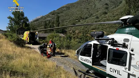 Rescatado un montañero que se lesionó la rodilla en el Pico Murcia .
