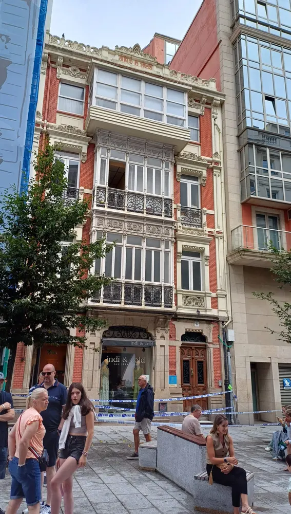 Lugar en el que cayó un cascote, en la calle Compostela Lugar en el que cayó un cascote, en la calle Compostela