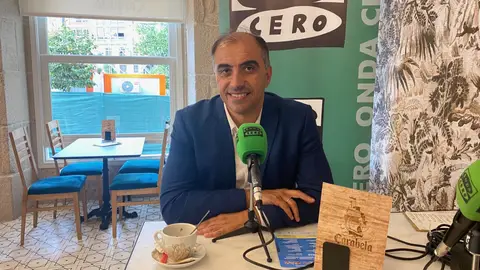 Ángel Moldes, alcalde de Poio Almorzo inforamativo no Café Bar Carabela de Pontevedra