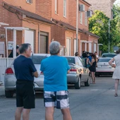 Varios vecinos en el lugar dónde han detenido al presunto asesino de Mateo, el niño de Mocejón. Varios vecinos en el lugar dónde han detenido al presunto asesino de Mateo, el niño de Mocejón.