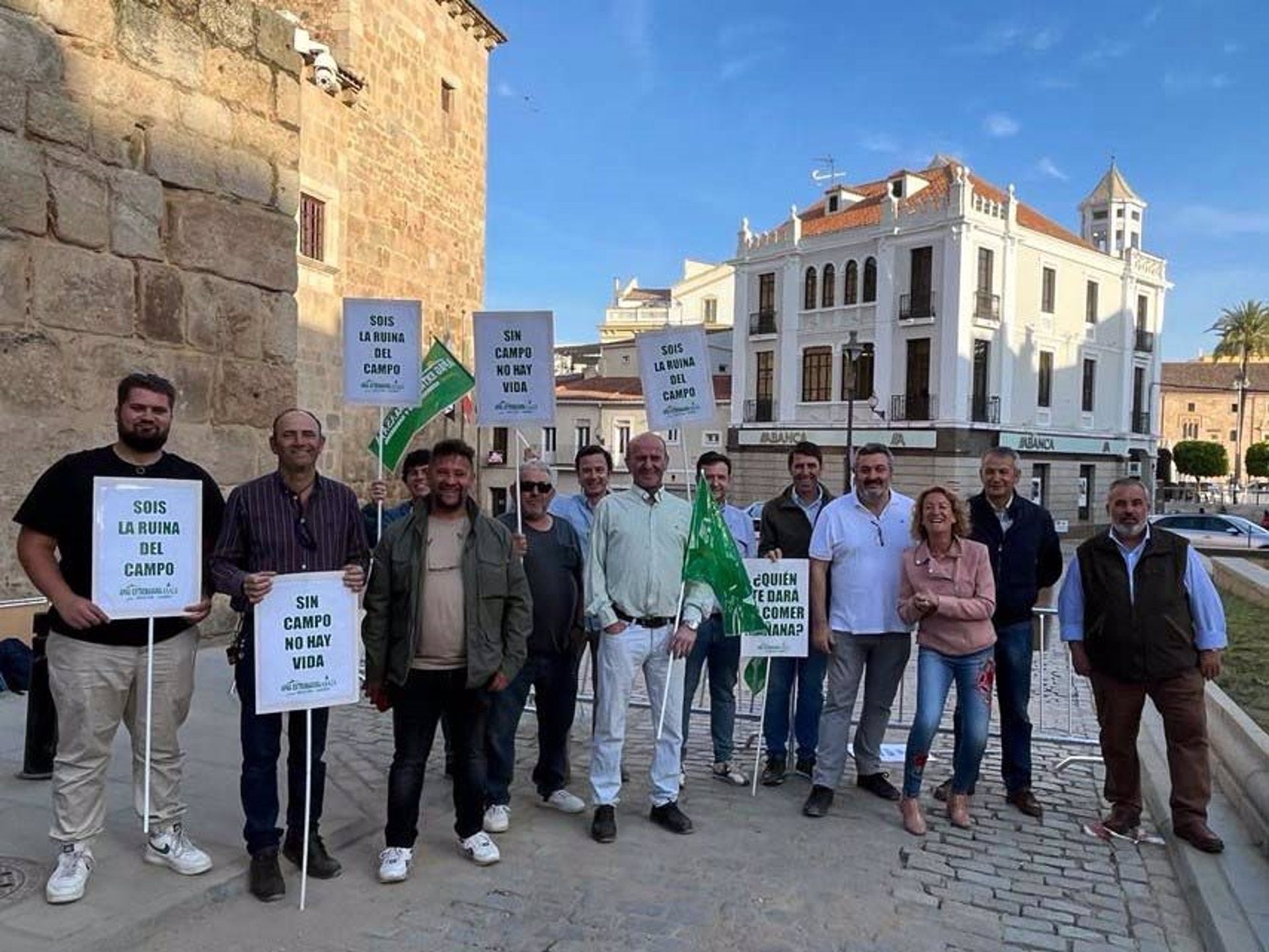 La Comunidad de Labradores de Almendralejo pide que la Junta abone las ayudas y los prestamos para la viña y el olivar La Comunidad de Labradores de Almendralejo pide que la Junta abone las ayudas y los prestamos para la viña y el olivar