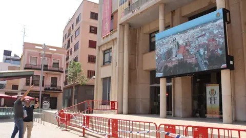 El alcalde de Vila-real, José Benlloch, ha supervisado la situación de la fachada de Ca la Vila. El alcalde de Vila-real, José Benlloch, ha supervisado la situación de la fachada de Ca la Vila.