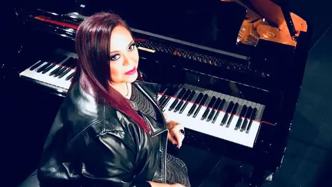 Edith Salazar, pianista i cantant Edith Salazar, pianista i cantant
