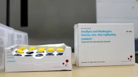 Imagen de archivo de unas cajas de vacunas contra la viruela del mono. Imagen de archivo de unas cajas de vacunas contra la viruela del mono.