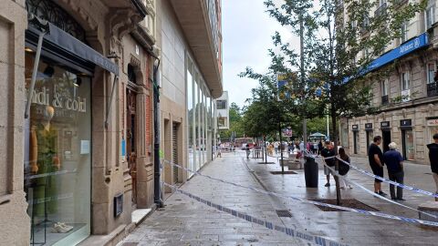 Lugar en el que cay&oacute; el cascote en la calle Compostela