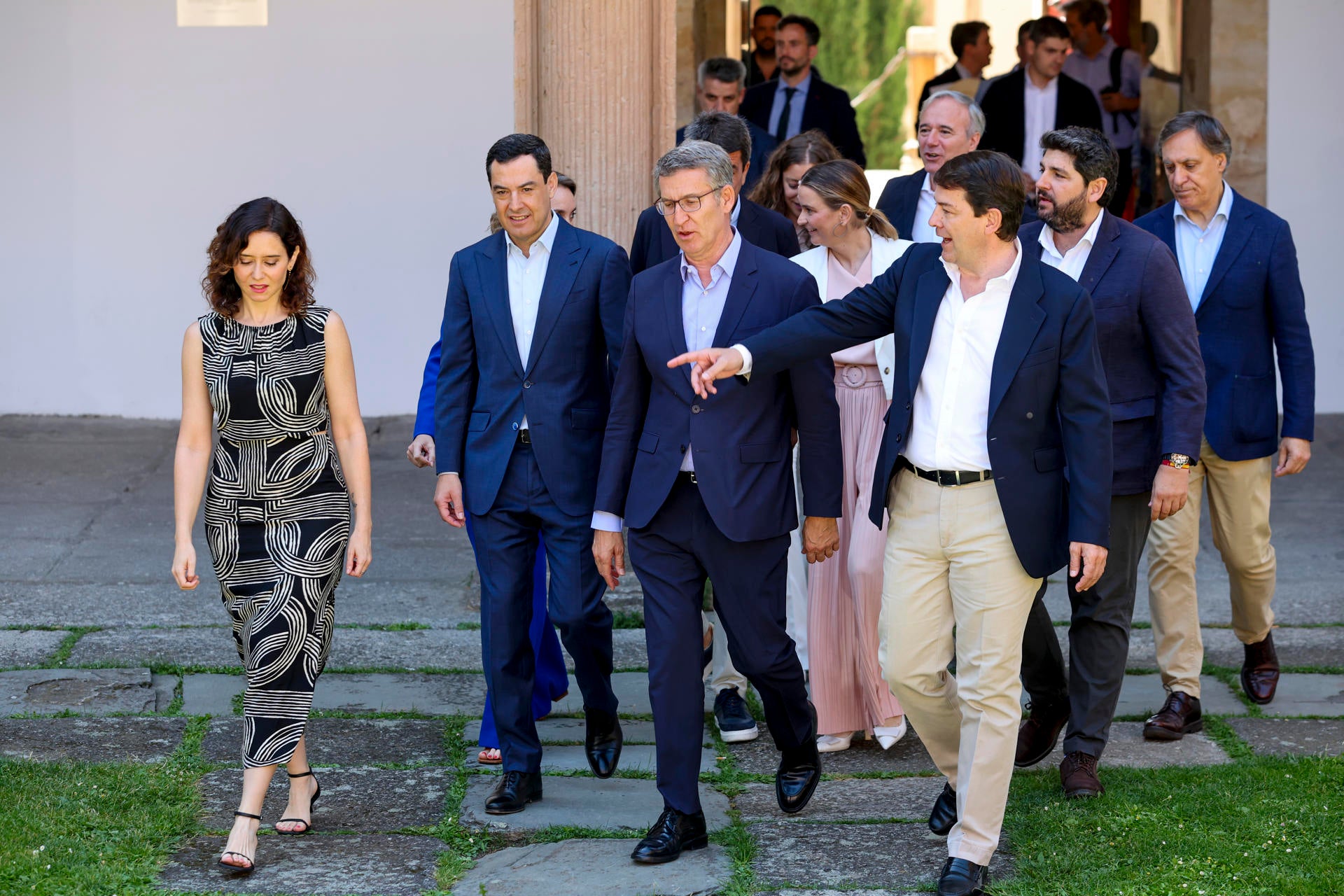 Feijóo cita a sus barones el 6 de septiembre para preparar su batalla contra el cupo catalán Feijóo cita a sus barones el 6 de septiembre para preparar su batalla contra el cupo catalán