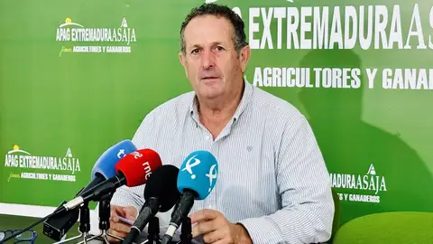 Imagen de archivo de el presidente de Apag Extremadura Asaja, Juan Metidieri, en rueda de prensa Imagen de archivo de el presidente de Apag Extremadura Asaja, Juan Metidieri, en rueda de prensa