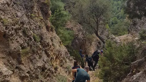Rescatada una mujer de Valencia tras quedar atrapada en una ladera de difícil acceso en Segura de la Sierra Rescatada una mujer de Valencia tras quedar atrapada en una ladera de difícil acceso en Segura de la Sierra