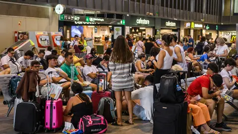 Retrasos en los trenes de alta velocidad por robos de cable Retrasos en los trenes de alta velocidad por robos de cable